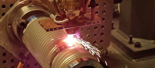 Laser cladding application with top-hat profile on a rotating metal tube by Laserline diode lasers