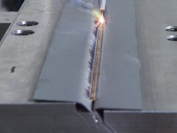Lazer brazing process on a steel sheet with Laserline diode lasers
