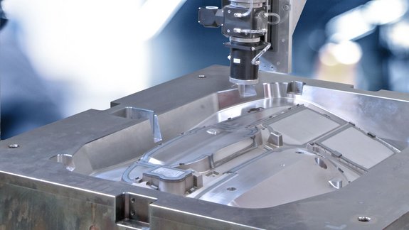 Process of a metal model being hardened by Laserline diode lasers